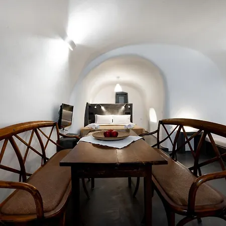 Lotza Oia (Santorini)